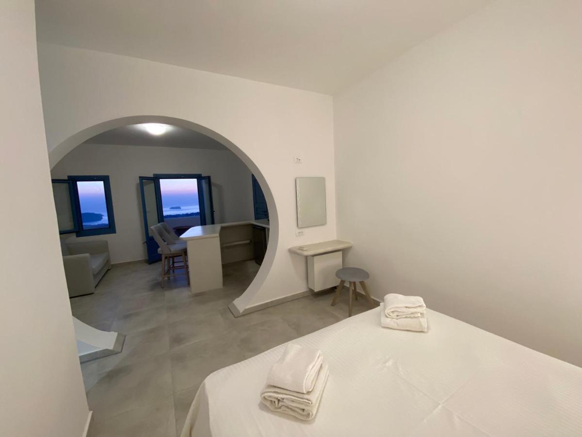 Ena Suites Santorini Pyrgos Kallistis Exterior foto