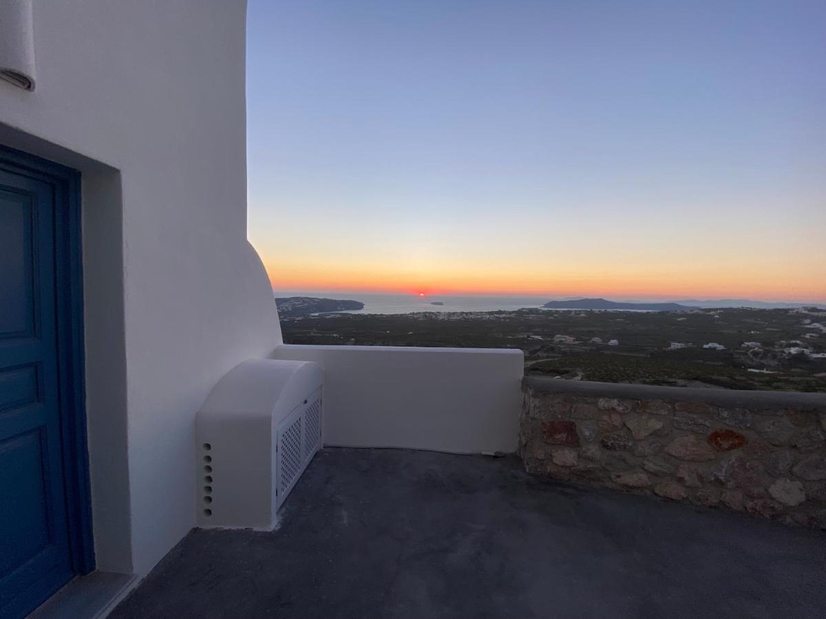 Ena Suites Santorini Pyrgos Kallistis Exterior foto