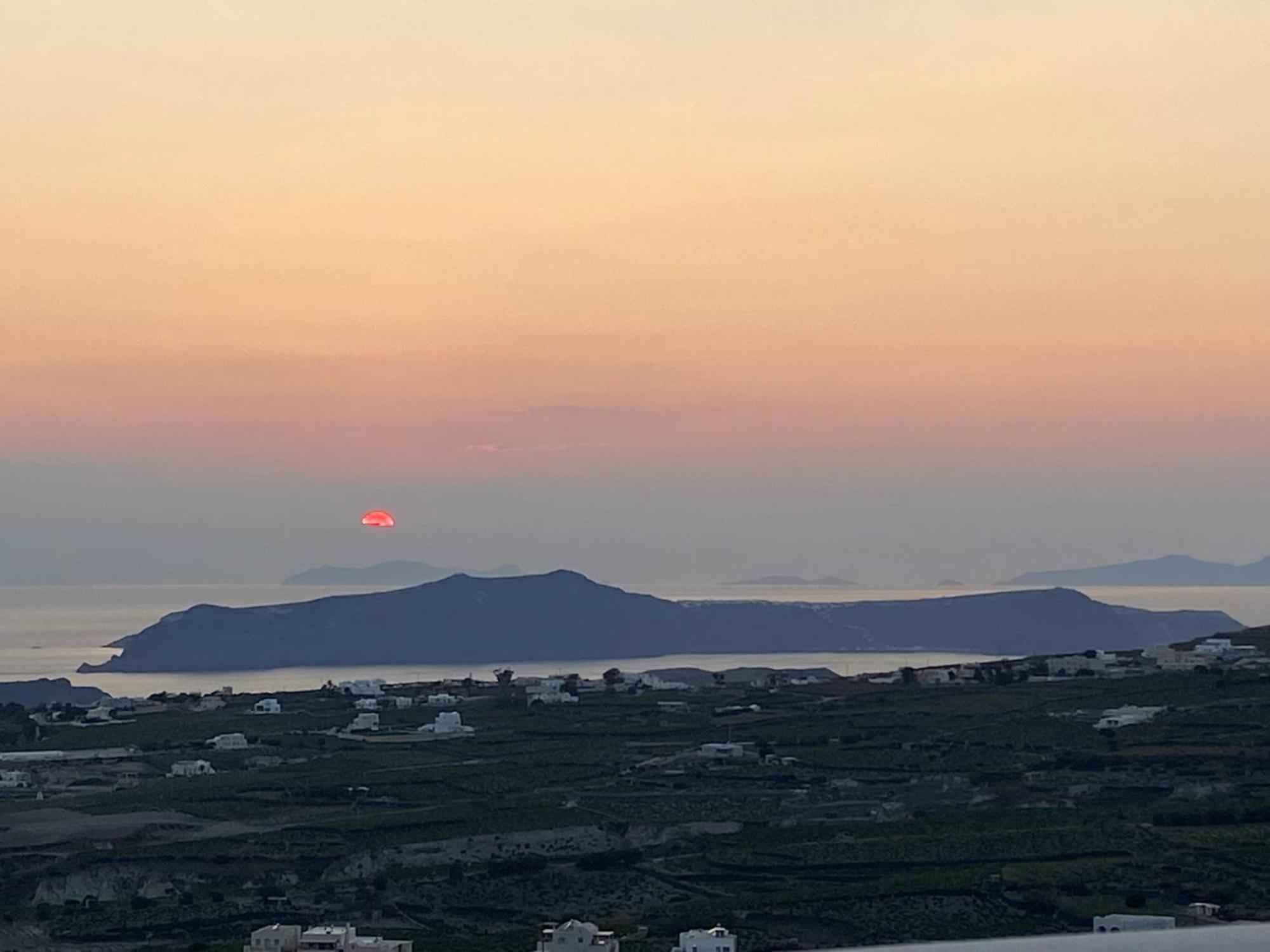 Ena Suites Santorini Pyrgos Kallistis Exterior foto