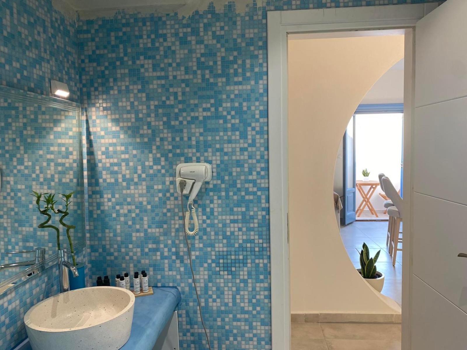 Ena Suites Santorini Pyrgos Kallistis Exterior foto